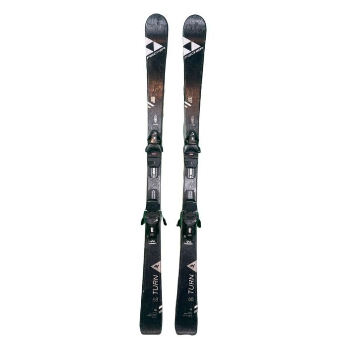 Sci Fischer My Turn 68, visti di fronte con attacchi montati.