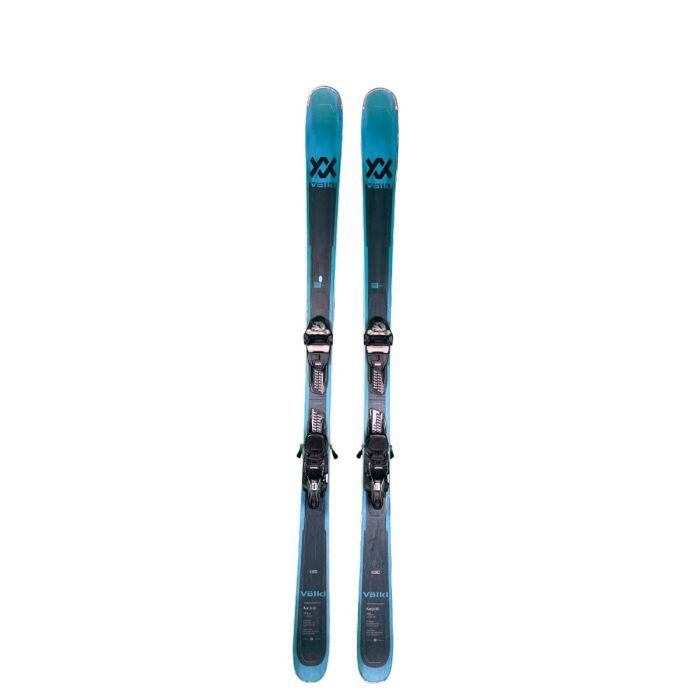 Völkl Kanjo 80 - 2023 skis met bindingen, klaar voor de piste.
