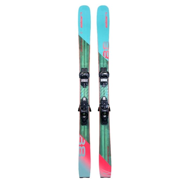 Elan Ripstick TNT 88 W ski's met bindingen, klaar voor de piste.