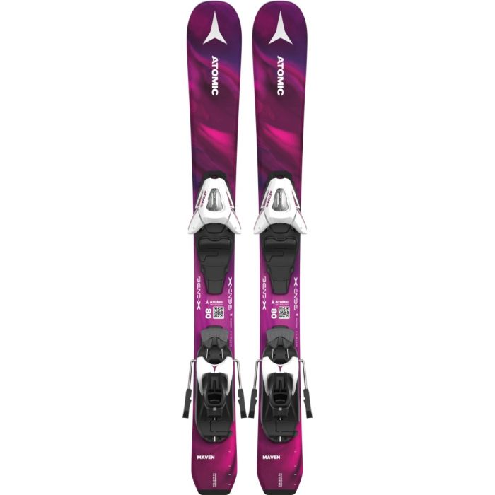 Atomic Maven Girl 2024 ski's met bindingen, gezien van bovenaf.