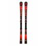 Rossignol Hero Carve C14 en C11 carving ski's vooraanzicht, beide in 172 cm en 157 cm met rode en zwarte kleurstellig en LCT bindingen, tentoongesteld tegen een witte achtergrond in een skiwinkel