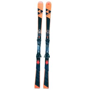 Fischer Brilliant The Curv ski's met bindingen, klaar voor de piste.
